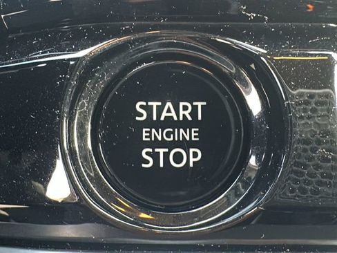 Used 2025 Nissan Pathfinder SV FWD image 23