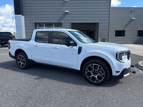 Used 2025 Ford Maverick Lariat AWD/4WD image 2
