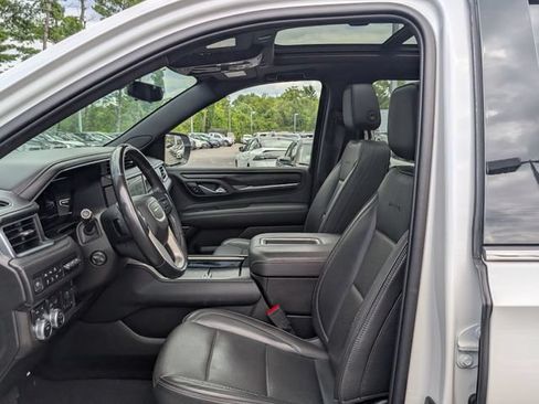 Used 2022 GMC Yukon XL Denali w/ Denali Premium Package AWD/4WD image 17