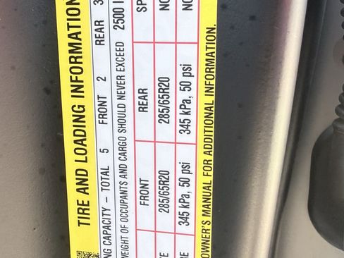 Used 2025 Tesla Cybertruck AWD Crew Cab image 32