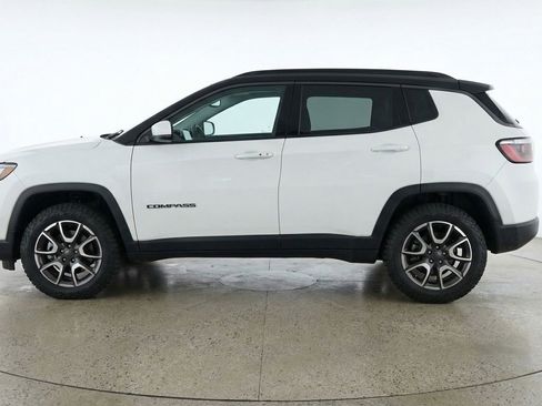 Used 2025 Jeep Compass Trailhawk AWD/4WD image 5