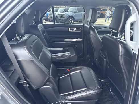 Used 2023 Ford Explorer XLT w/ Equipment Group 202A image 8