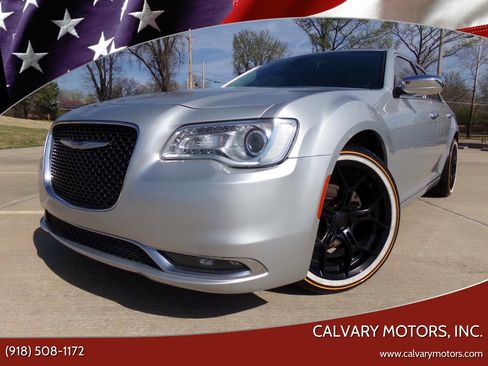 Used 2020 Chrysler 300 Limited image 1