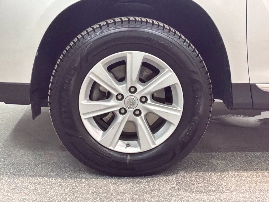 Used 2013 Toyota Highlander FWD w/ Cold Weather Pkg image 28