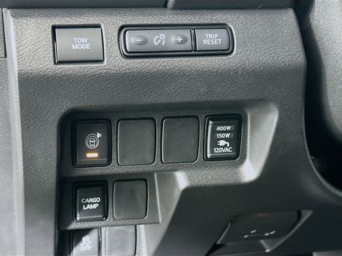 Used 2024 Nissan Frontier SV w/ SV Convenience Package image 17