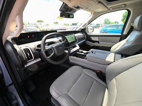 Used 2025 Ford Expedition Active AWD/4WD image 19