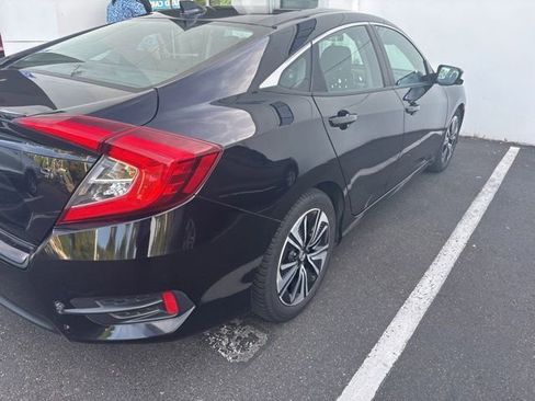 Used 2017 Honda Civic EX-T image 4