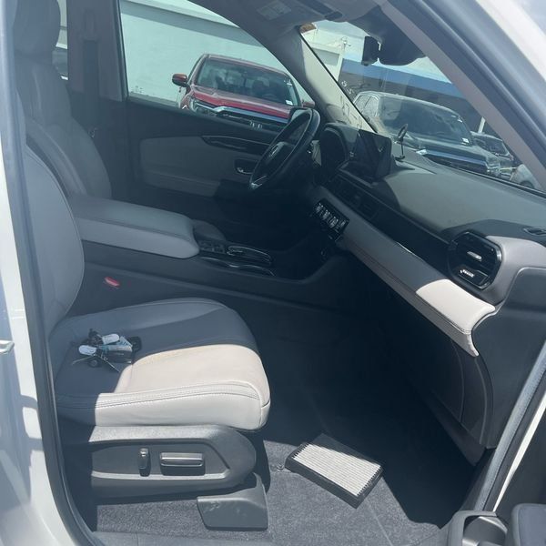 Used 2024 Honda Pilot Touring image 14