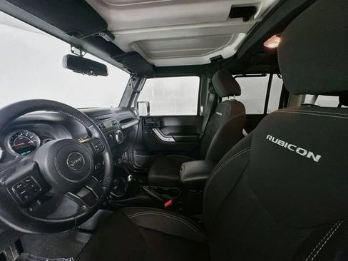 Used 2017 Jeep Wrangler Unlimited Rubicon w/ Connectivity Group AWD/4WD image 18