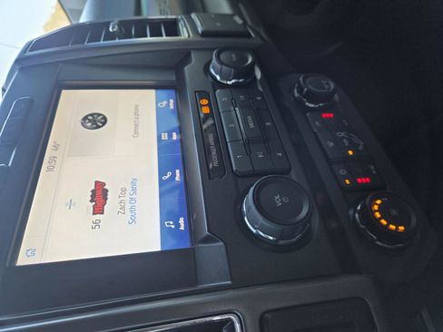 Used 2019 Ford F250 XLT w/ FX4 Off-Road Package image 10