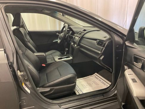 Used 2014 Toyota Camry SE FWD image 9