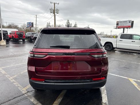 Used 2024 Jeep Grand Cherokee Altitude image 4