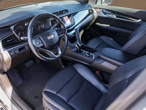 Used 2025 Cadillac XT6 Premium Luxury image 10