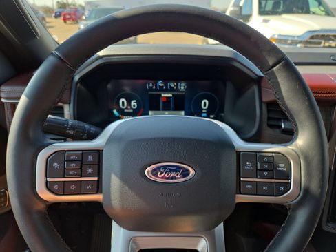 Used 2023 Ford Expedition Limited image 11