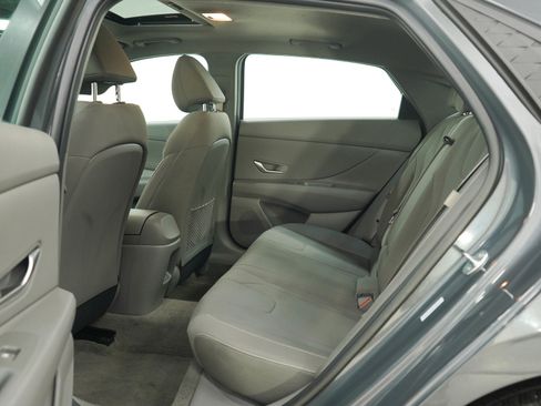 Used 2025 Hyundai Elantra SEL FWD image 18
