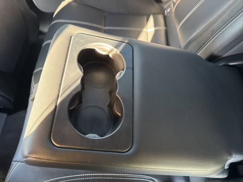 Used 2019 Land Rover Range Rover Velar R-Dynamic SE image 41