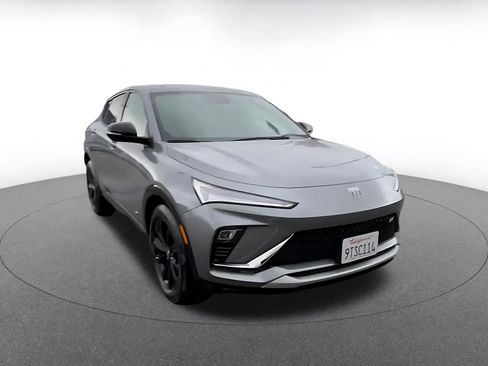 Used 2025 Buick Envista Sport Touring image 3