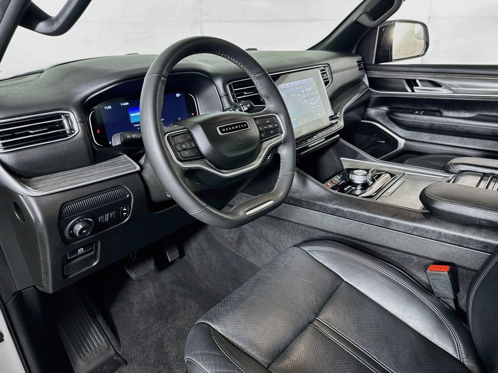 Used 2024 Jeep Wagoneer Series III AWD/4WD image 9