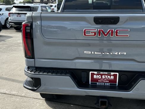Used 2024 GMC Sierra 2500 AT4 w/ AT4 Preferred Package AWD/4WD image 11