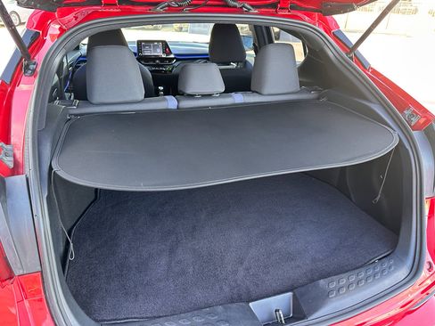 Used 2022 Toyota C-HR XLE image 26