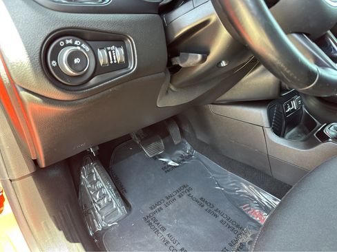 Used 2017 Jeep Renegade Altitude image 31