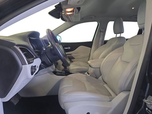 Used 2021 Jeep Cherokee Latitude Lux w/ Comfort/Convenience Group FWD image 12