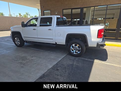 Used 2016 GMC Sierra 2500 SLT w/ Duramax Plus Package RWD image 6