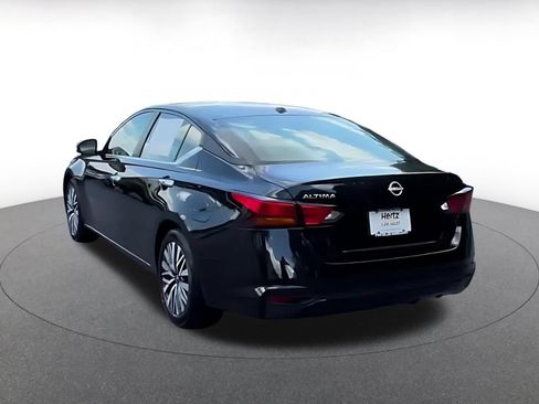 Used 2025 Nissan Altima 2.5 SV FWD image 11