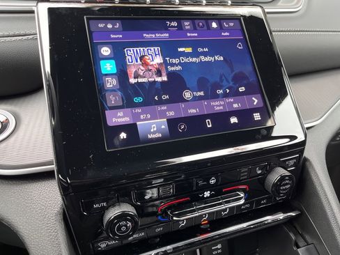 New 2025 Jeep Grand Cherokee L Altitude image 32