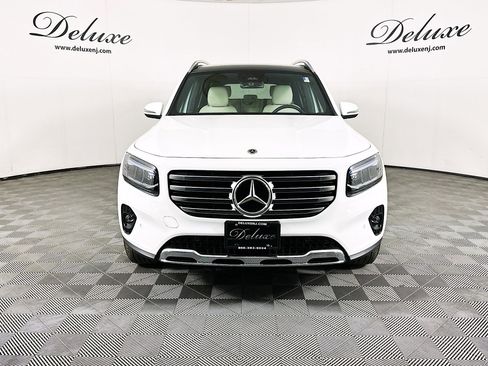 Used 2024 Mercedes-Benz GLB 250 4MATIC w/ Exclusive Package image 2