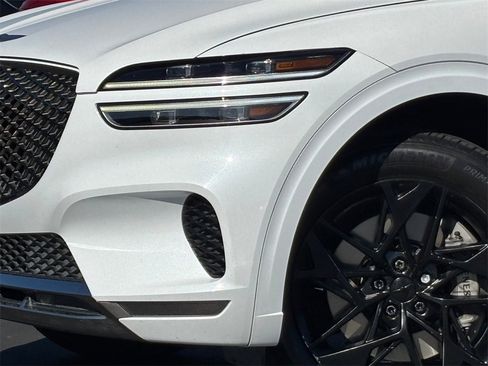 Used 2023 Genesis GV70 2.5T w/ Select Package image 3