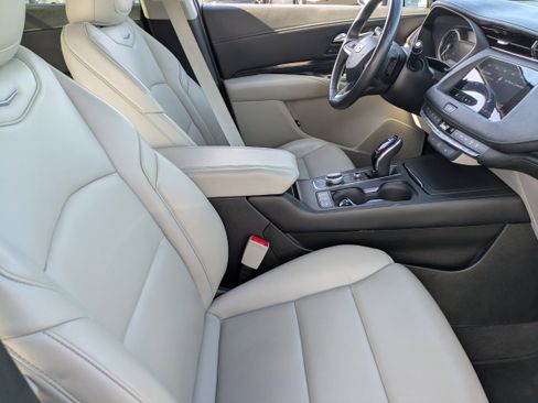 Used 2023 Cadillac XT4 Premium Luxury image 12