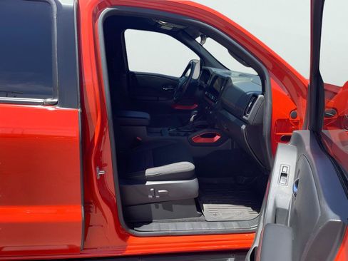 Used 2025 Nissan Frontier PRO-4X AWD/4WD image 23