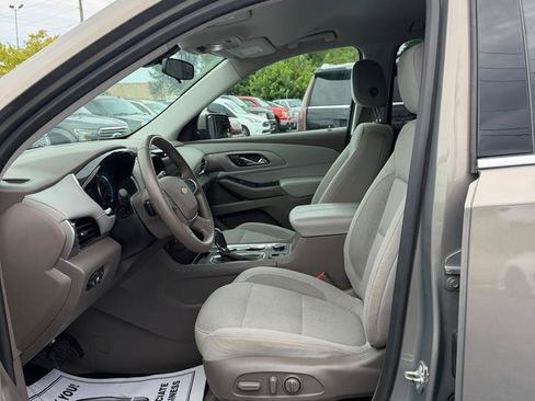 Used 2018 Chevrolet Traverse LT FWD image 17