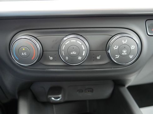 New 2026 Chevrolet Trax LS w/ LS Convenience Package FWD image 17