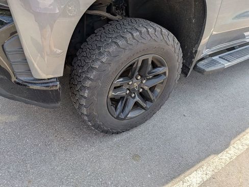 Used 2020 Chevrolet Silverado 1500 Custom Trail Boss w/ Custom Convenience Package image 3