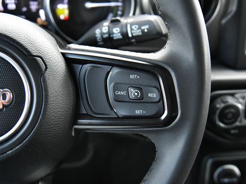 Used 2023 Jeep Wrangler Unlimited AWD/4WD image 29