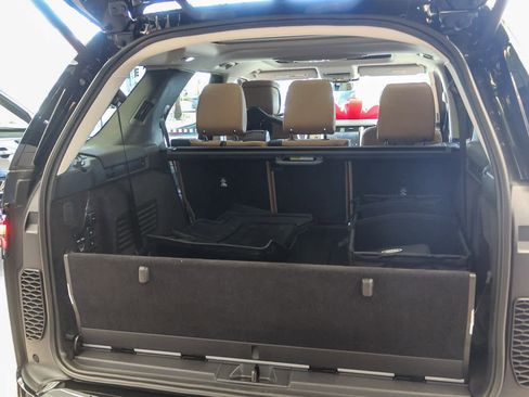 New 2026 Land Rover Discovery Limited Edition image 22