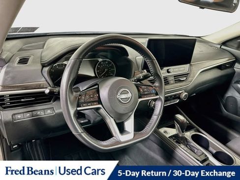 Used 2023 Nissan Altima 2.5 SV w/ SV Premium Package FWD image 13