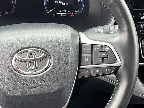 Used 2023 Toyota Highlander Limited image 14