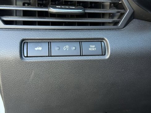 Used 2024 Nissan Altima 2.5 SV image 16