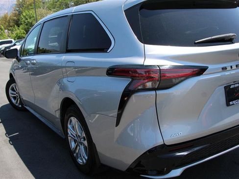 Used 2021 Toyota Sienna XSE AWD/4WD image 49
