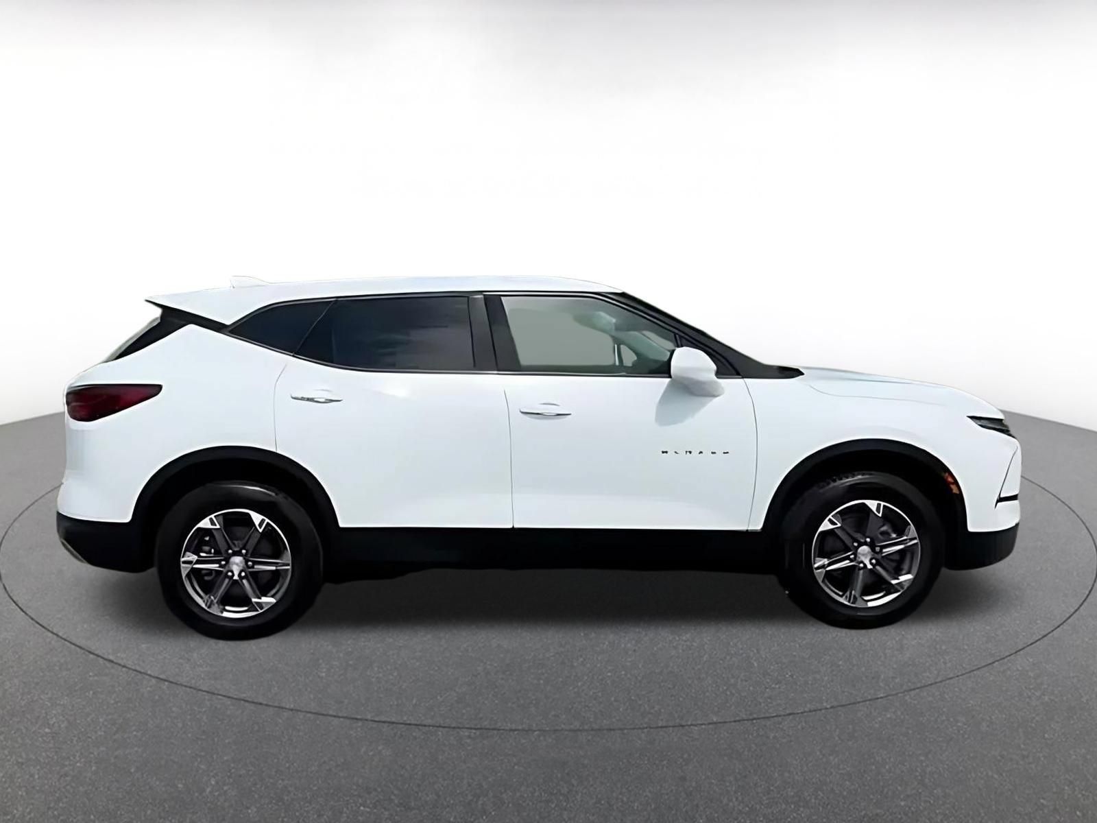 Used 2025 Chevrolet Blazer LT FWD image 14
