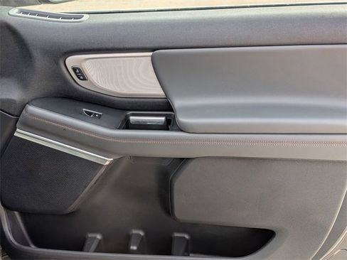 Used 2025 Ford Expedition Active image 38