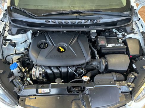 Used 2016 Hyundai Elantra SE image 26