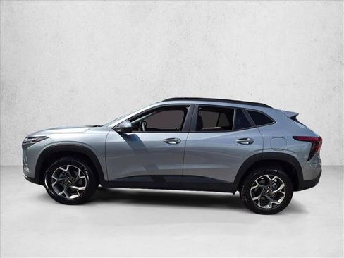 Used 2024 Chevrolet Trax LT FWD image 8