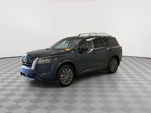 Certified 2025 Nissan Pathfinder SL w/ SL Premium Package FWD image 4