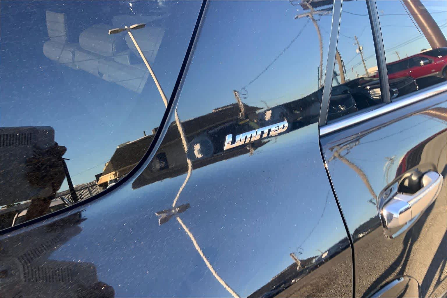 Used 2016 Toyota 4Runner Limited AWD/4WD image 9