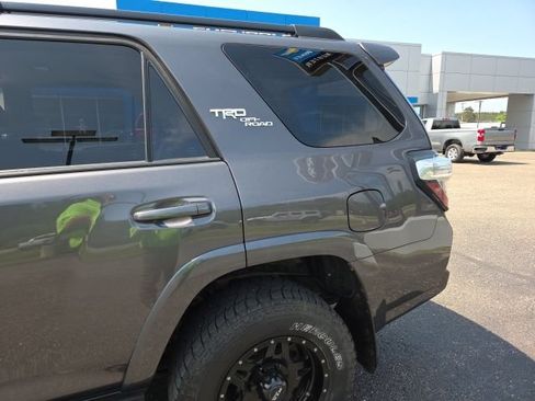 Used 2019 Toyota 4Runner TRD Off-Road AWD/4WD image 34