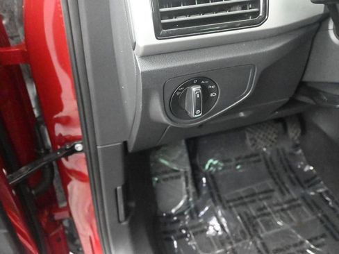 Used 2022 Volkswagen Atlas Cross Sport SE image 26